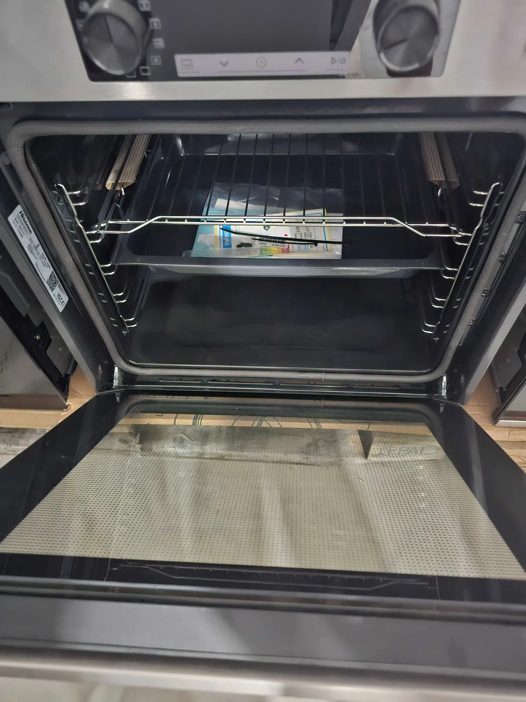 Hisense — Hisense BI64211PX multifunction built-in oven (Photo 1)